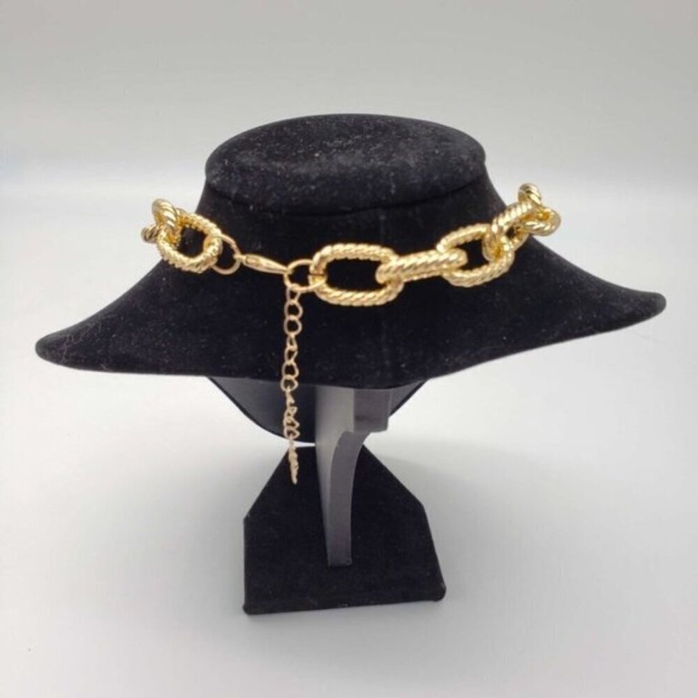 Authentic Louis Vuitton Lock and Key Gold Color with Gold Plated Chain Necklace - Picture 5 of 10